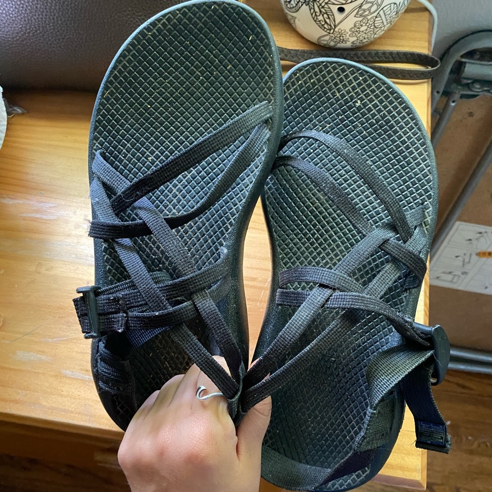 Women’s black chacos